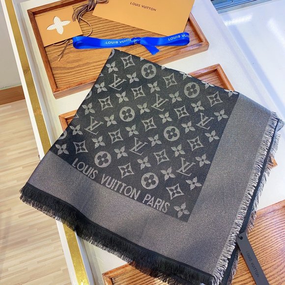 💎✨AUTHENTIC✨💎Louis Vuitton scarf - Picture 1 of 4